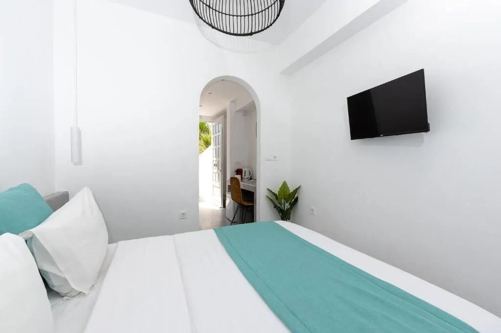Room, Symmetry Suites, Santorini