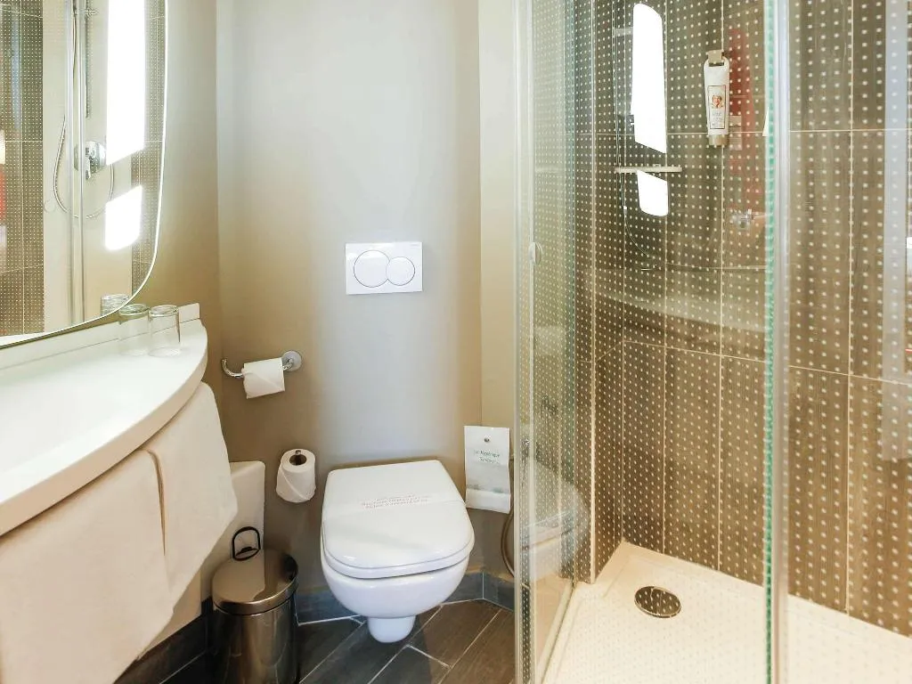 DOUBLE WITH DOUBLE BED Room, Ibis Amsterdam Centre, Amsterdam