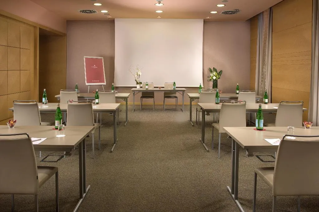 Room, NH Collection Milano Touring, Milan