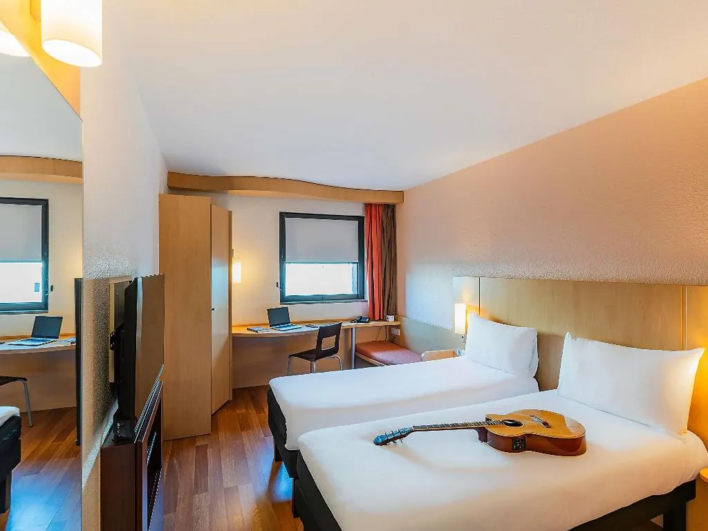 TWIN STANDARD Room, ibis Lisboa Sintra, Lisbon