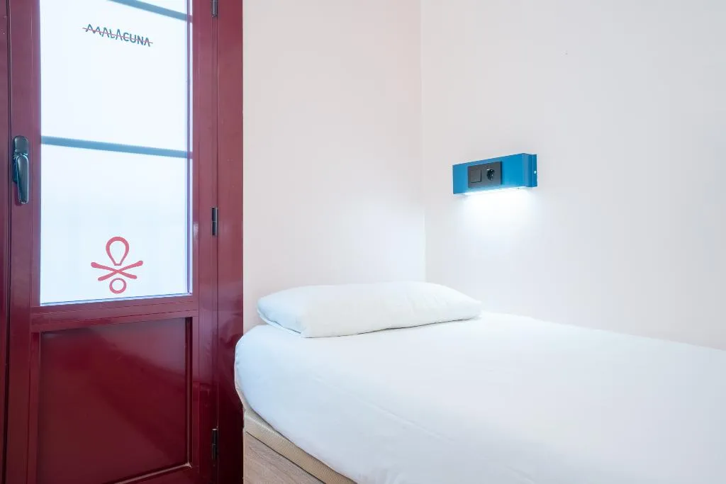 Bed in dormitory CAPACITY 5 Room, Malacuna Barcelona, Barcelona