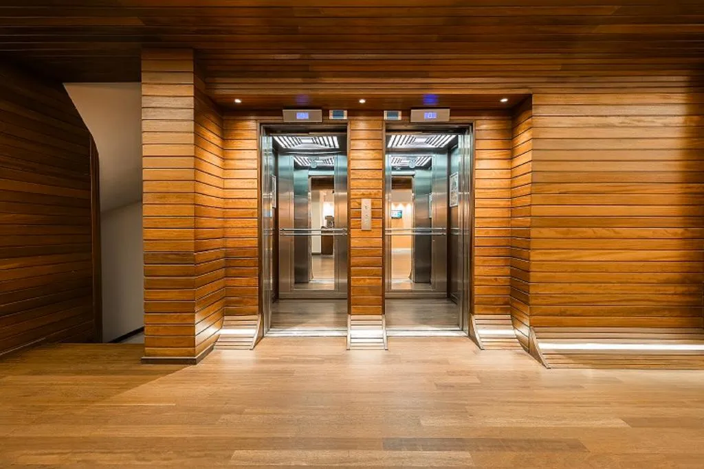 Lobby, Beyond, Izmir