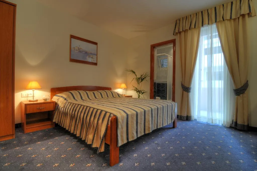 DOUBLE MOUNTAIN VIEW Room, Hotel Rosina, Split