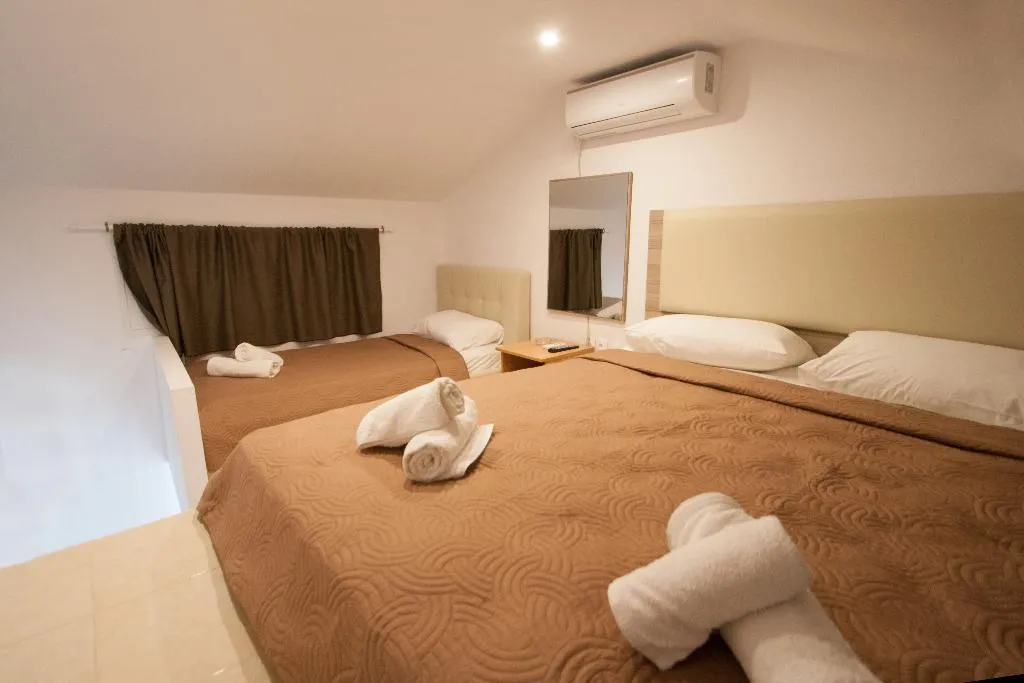 Room CAPACITY 5 Room, Pension Avocado, Skiathos