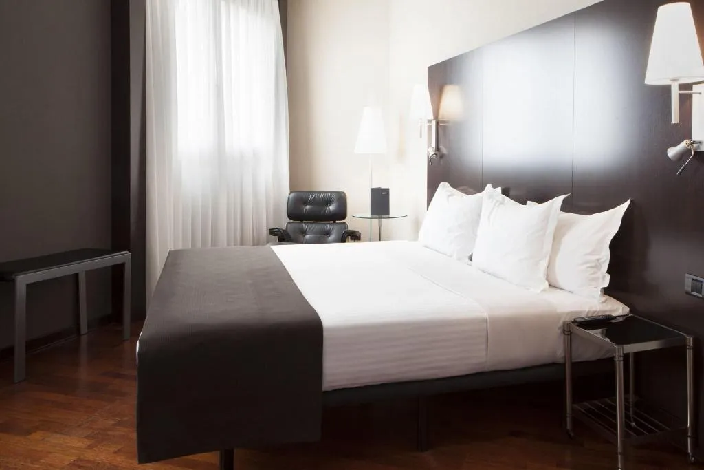 DOUBLE KING SIZE BED Room, AC Valencia, Valencia
