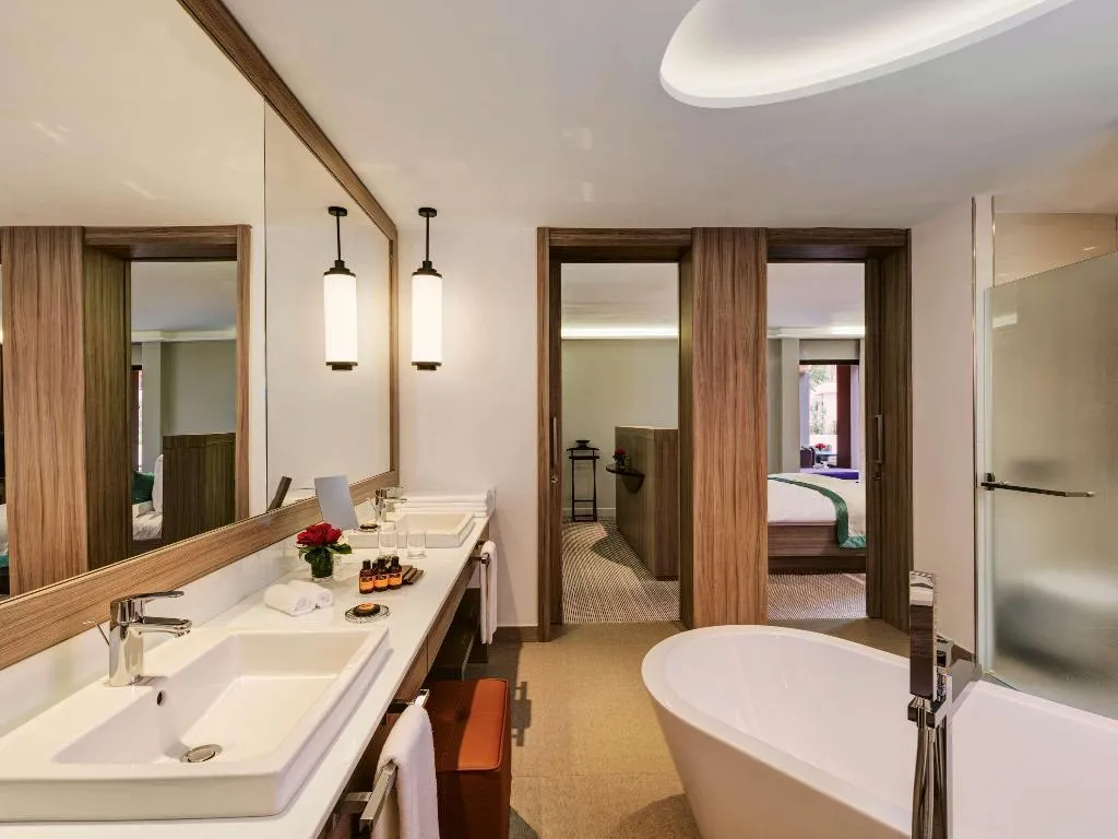 JUNIOR SUITE STANDARD Room, Movenpick Hotel Mansour Eddahbi Marrakech, Marrakech