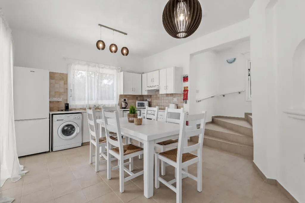 VILLA FOUR BEDROOMS Room, Thalassines Villas, Cyprus