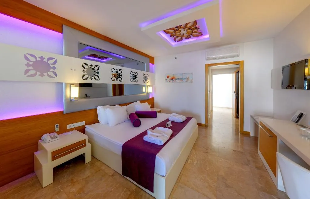 SUITE POOL VIEW Room, Flora Garden Beach Side, Antalya