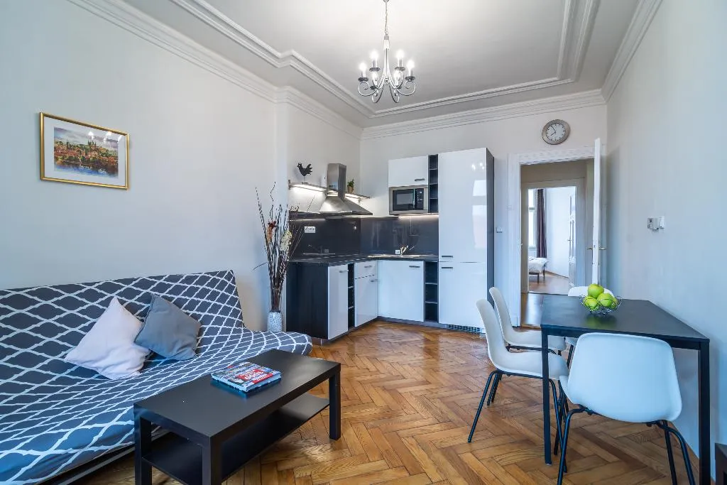 APARTMENT WITH BALCONY WITH VIEWS Room, Royal Road Residence, Prague