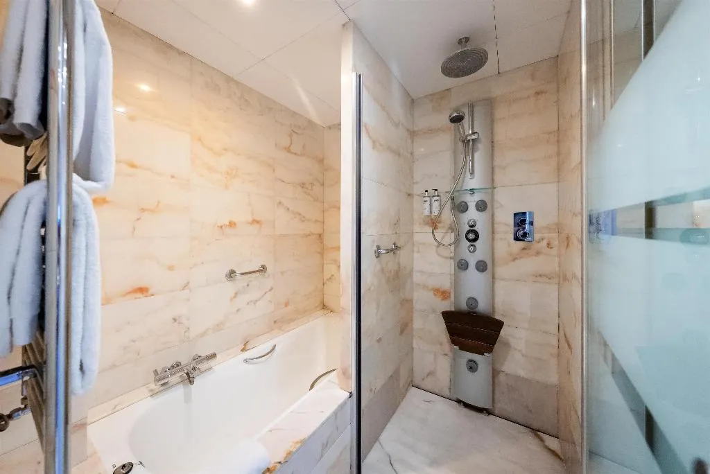 JUNIOR SUITE EXECUTIVE KING BED Room, Best Western Premier CMC Girona, Costa Brava
