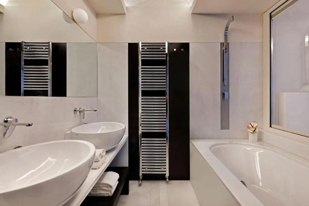 DOUBLE DELUXE KING BED Room, JW Venice, Venice
