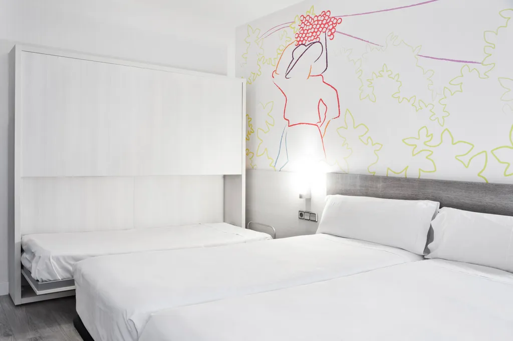 TRIPLE STANDARD Room, Ibis Styles Madrid Prado, Madrid