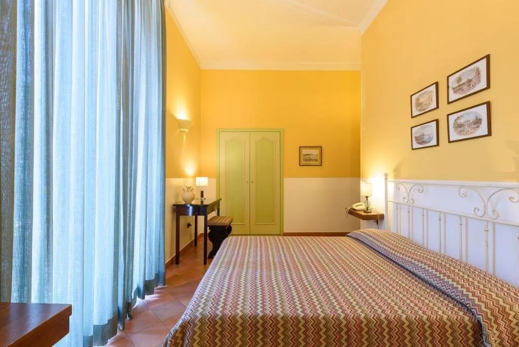 Room, Mergellina, Naples