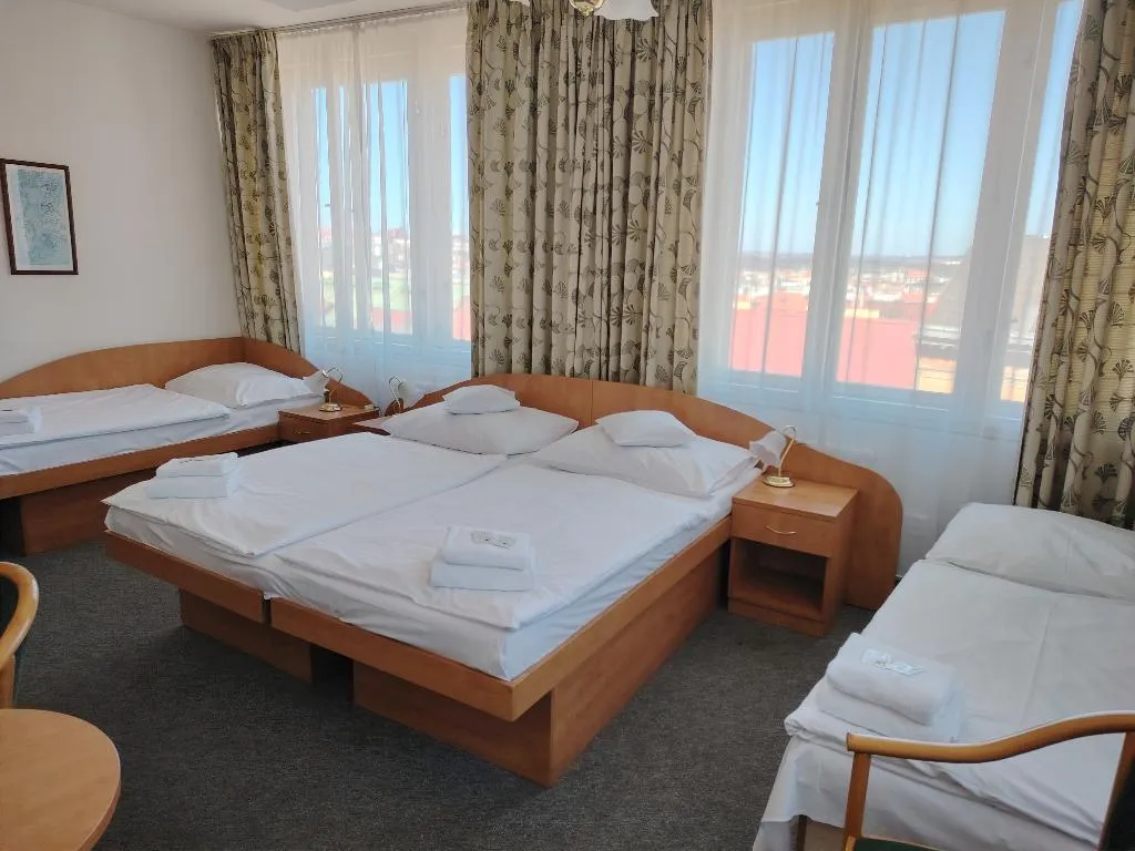 QUADRUPLE STANDARD Room, Legie, Prague
