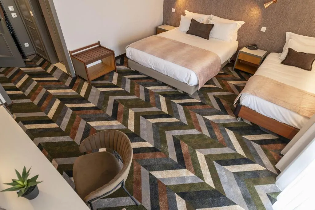 Room, Dom Afonso, Madeira