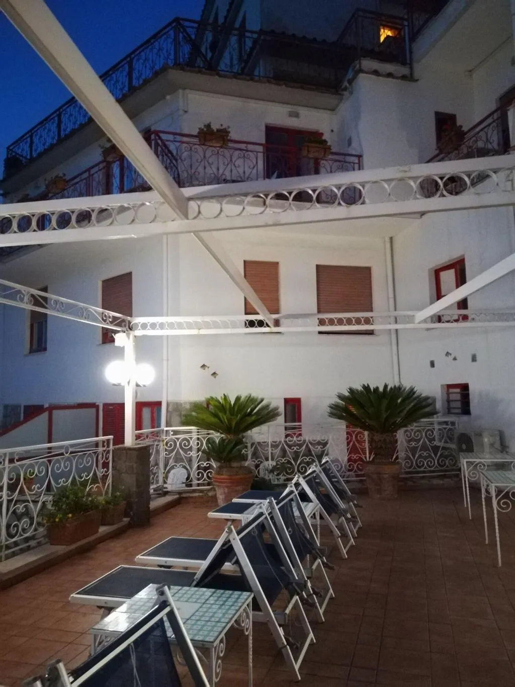 Terrace, Dania, Naples