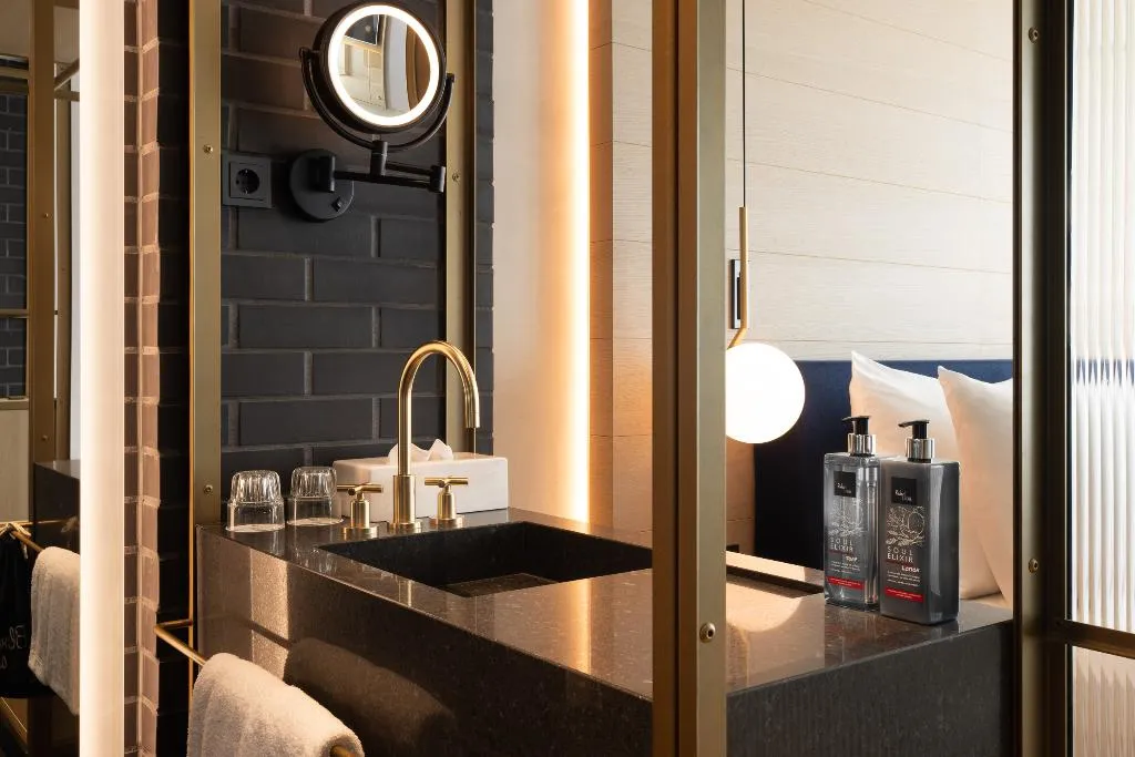 DOUBLE ECONOMY Room, Ruby Emma Hotel Amsterdam by IHG, Amsterdam
