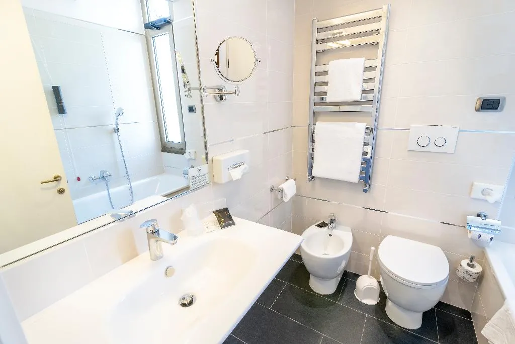 TRIPLE CLASSIC Room, Grand hotel Mediterraneo, Florence