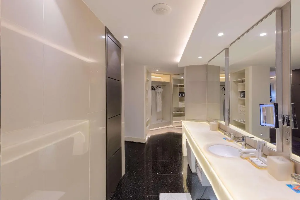 SUITE KING SIZE BED Room, V Hotel Dubai, Curio Collection by Hilton, Dubai