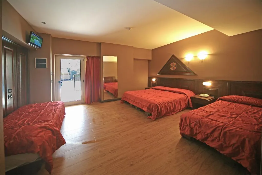 FAMILY ROOM CAPACITY 4 Room, La Paül, Milan