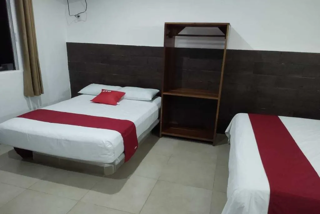 FAMILY ROOM THREE BEDS Room, OYO Hotel Palma Real, Cancun Area