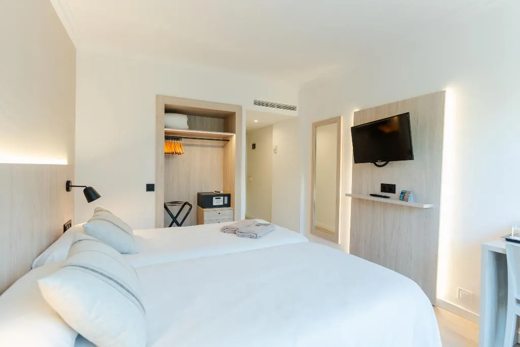 Double or Twin WITH BALCONY Room, Minura Cala Galdana & Apartamentos d´Aljandar, Menorca
