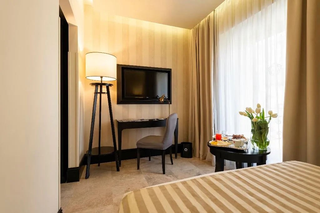 DOUBLE BASIC Room, Profumo Maison Colosseo, Rome
