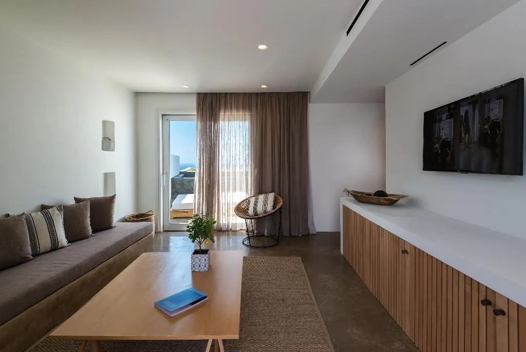 FAMILY ROOM WITH PRIVATE POOL Room, Andronis Arcadia, Santorini