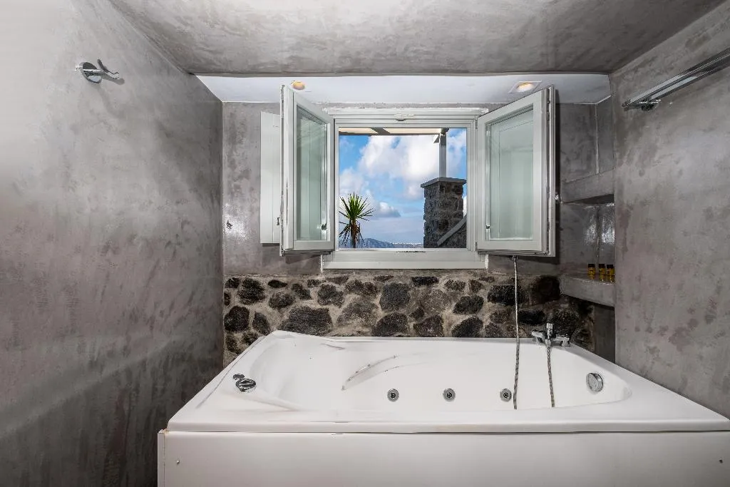 TRIPLE WITH VIEWS Room, Loucas On The Cliff, Santorini