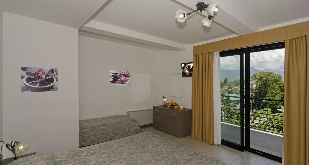 Room, Hotel Paris, Florence