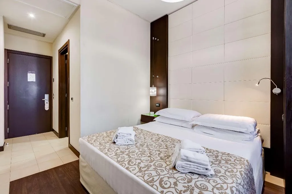 DOUBLE QUEEN SIZE BED Room, Best Western Cinemusic Hotel, Naples