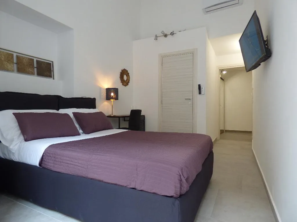 DOUBLE SUPERIOR Room, B&B Monteoliveto 33, Naples