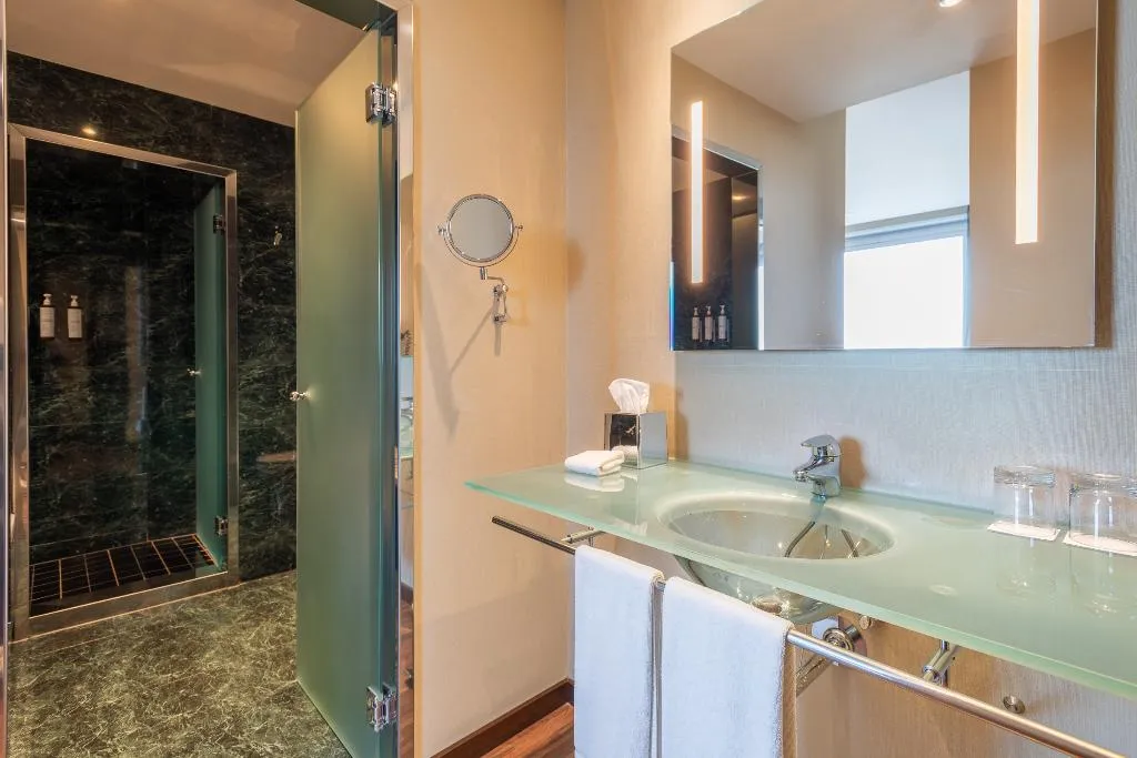 JUNIOR SUITE CAPACITY 2 Room, Leonardo Royal Hotel Barcelona Forum, Barcelona