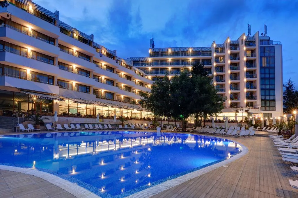 Pool, MiRaBelle, Varna
