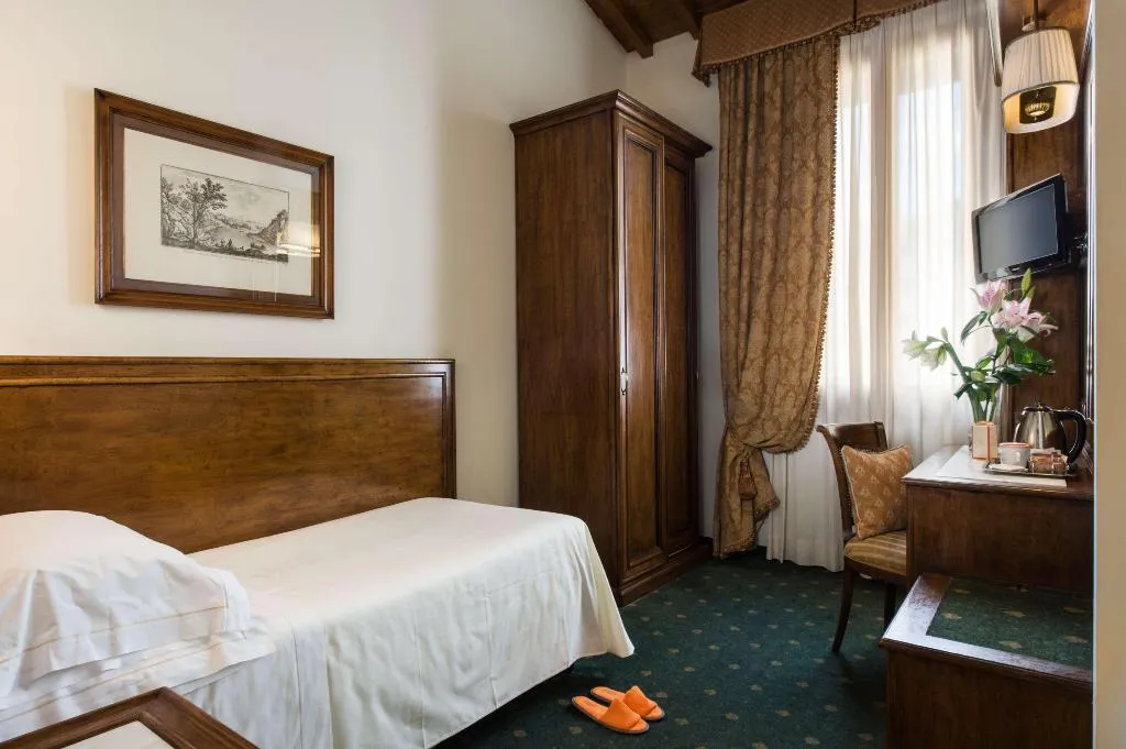 Room, Adler Cavalieri Hotel-Private Spa & Gym, Florence
