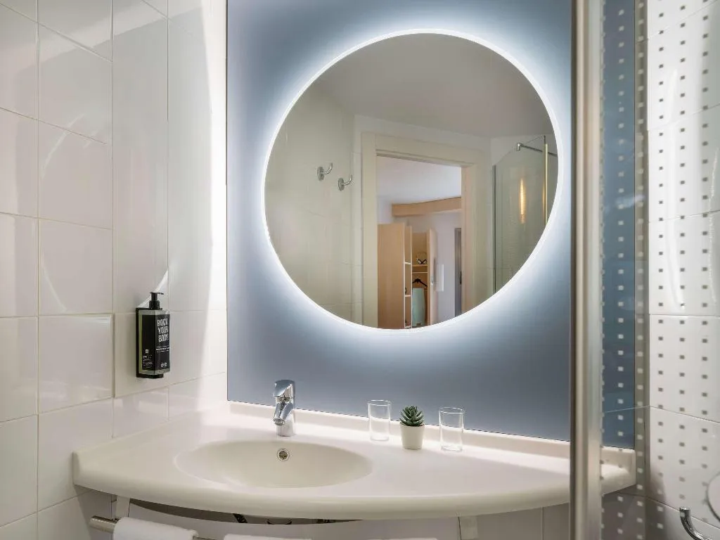 TWIN STANDARD Room, ibis Madrid Alcobendas, Madrid