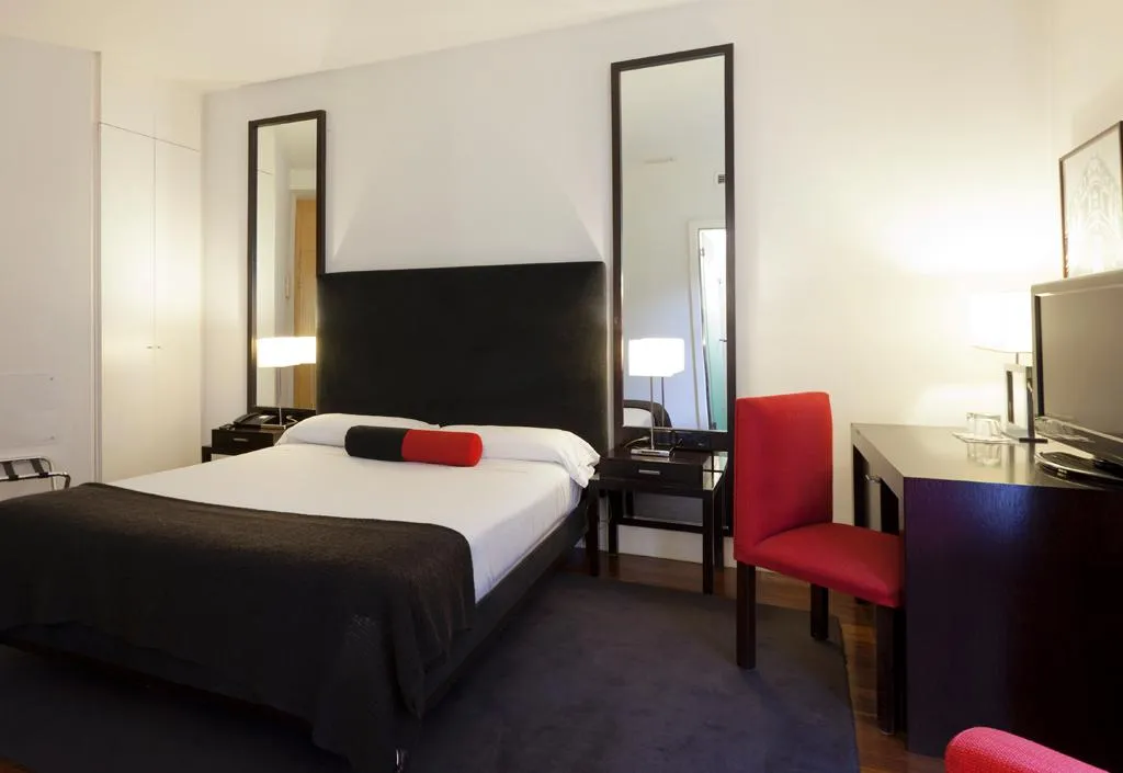 DOUBLE SINGLE USE STANDARD Room, Quatro Puerta del Sol, Madrid
