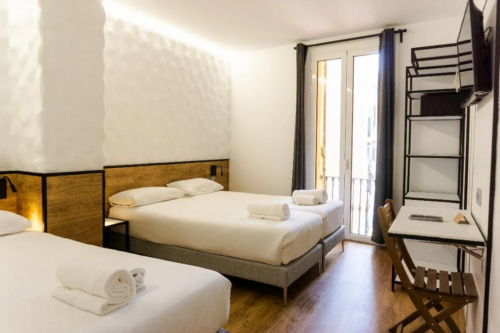 QUADRUPLE STANDARD Room, Fontanella Green House, Barcelona