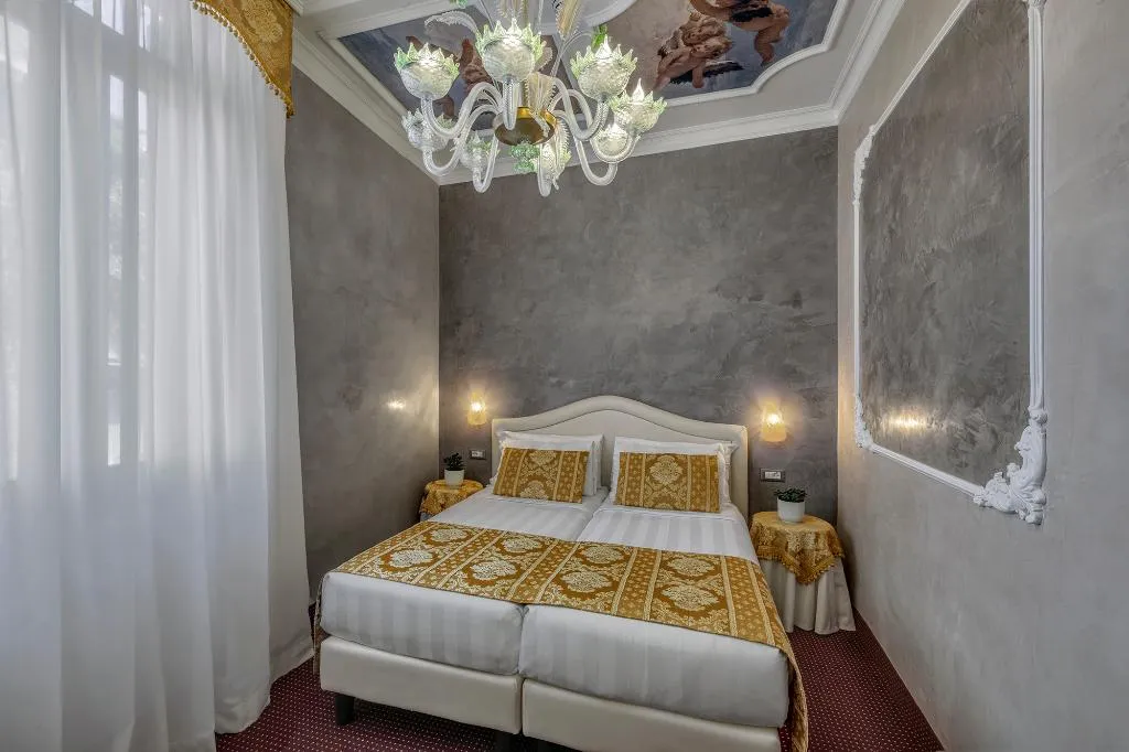 TWIN STANDARD Room, Pausania, Venice