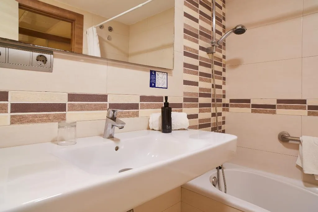 JUNIOR SUITE STANDARD Room, Invisa Hotel Club Cala Blanca, Ibiza