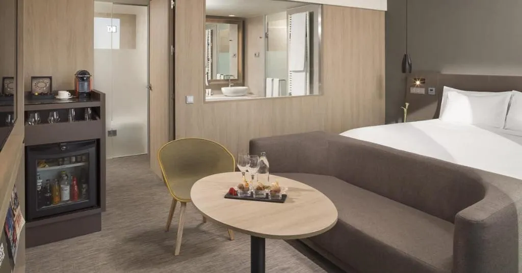 SUITE SEA VIEW Room, Melia Barcelona Sky, Barcelona