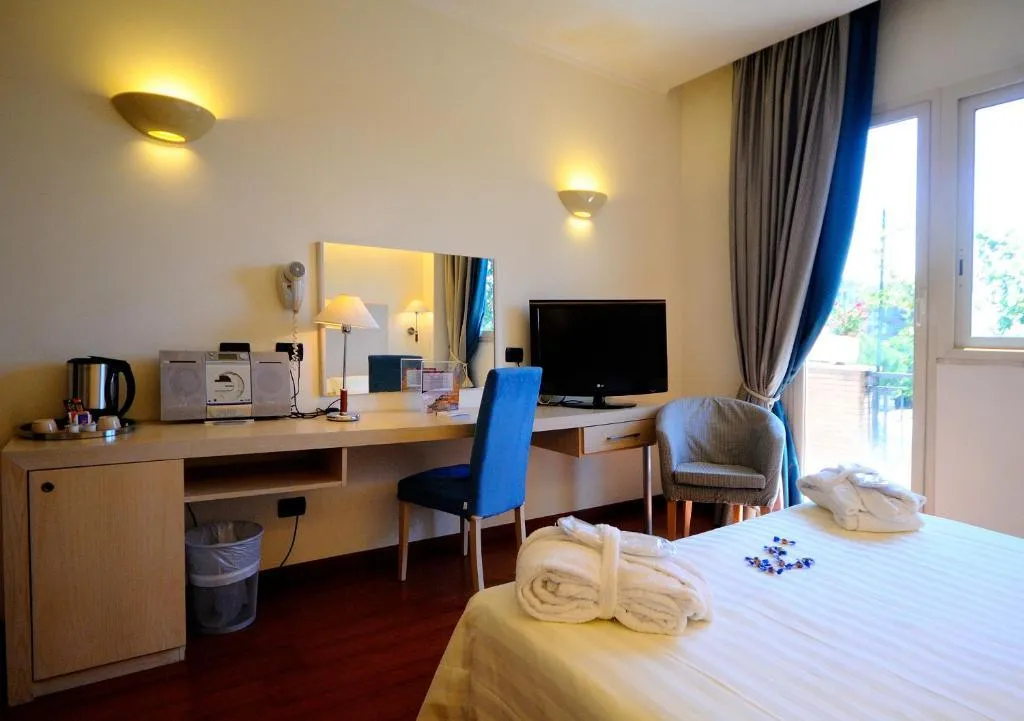 Double or Twin STANDARD Room, Best Western Plus Globus Hotel, Rome