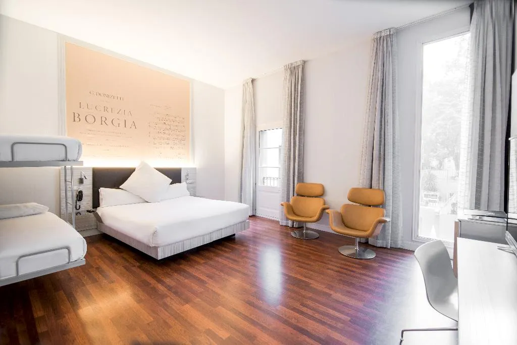 QUADRUPLE SUPERIOR Room, Petit Palace Boquería Garden, Barcelona