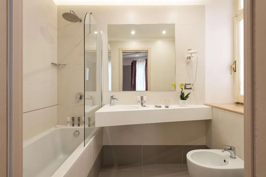 Room, Atlante Star, Rome