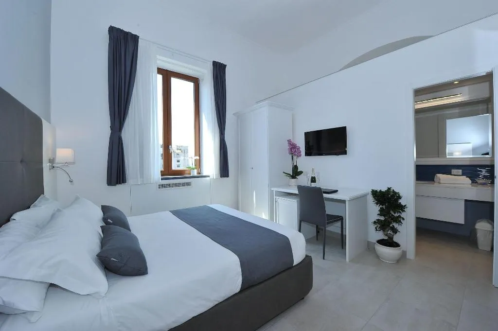 Room, SorrentoBay, Naples