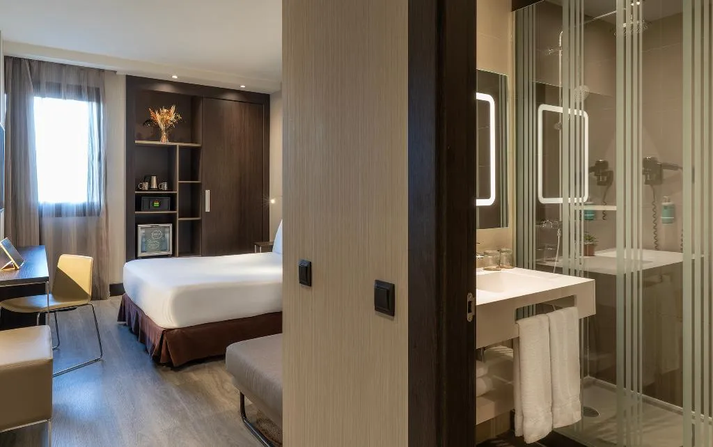 DOUBLE QUEEN SIZE BED Room, Novotel Madrid Center, Madrid