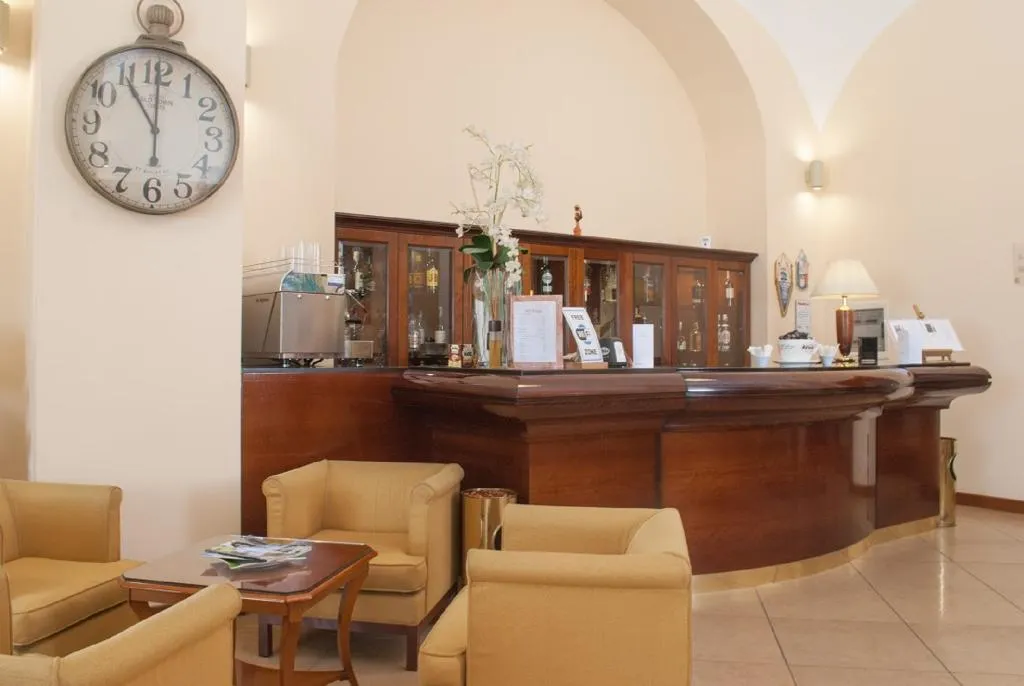 Bar, Le Cheminee Business Hotel, Naples