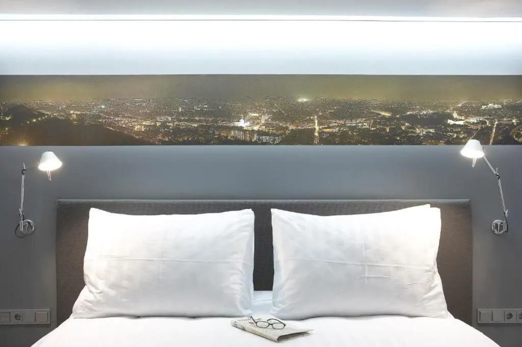 Room, Periscope, Athens