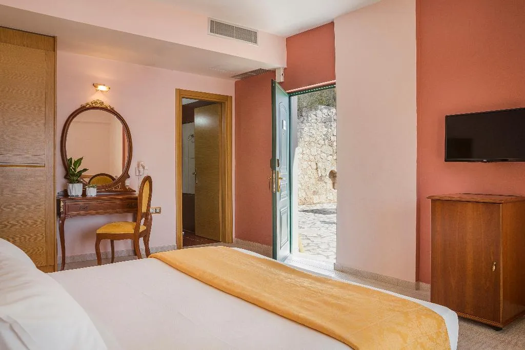 VILLA ONE BEDROOM Room, Kefalonia Bay Palace by GHH, Kefallinia