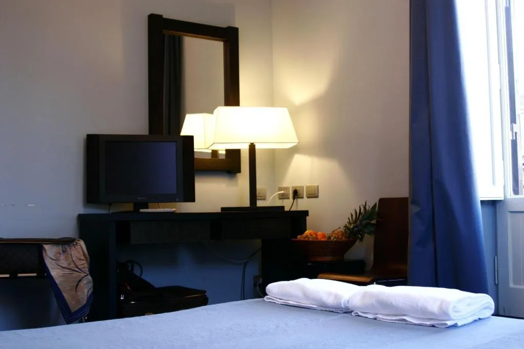 DOUBLE QUEEN SIZE BED Room, Hotel Terminal, Rome